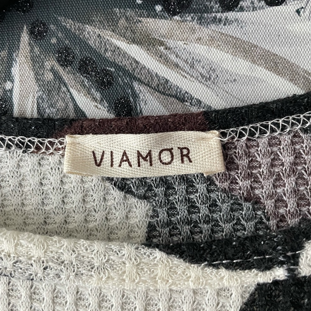 Viamor Oversized Shirt Cheetah Print. Like New!